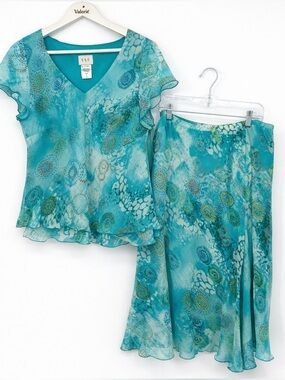 CLC Y2k Skirt Set Blue Firework Geometric Green Size 8 top, 12 Skirt